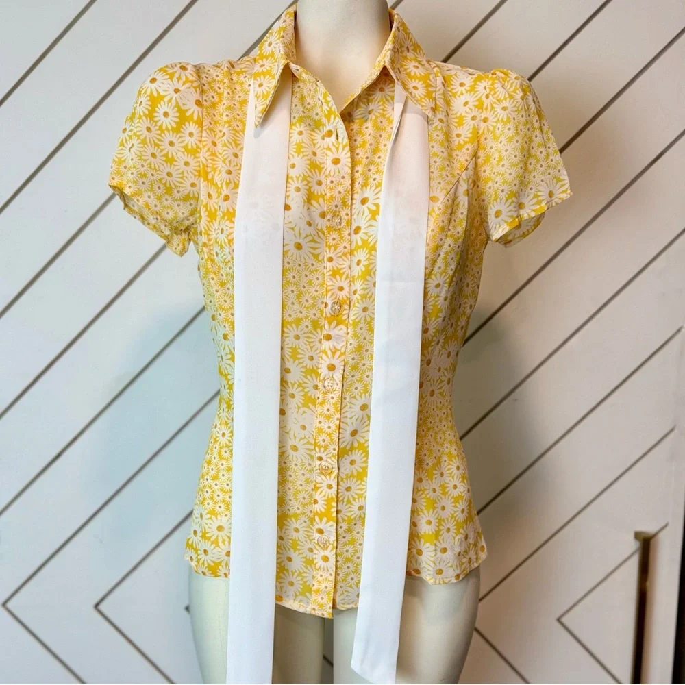 SMAK POLOUR - Yellow & White Daisy Collared Bow Blouse - Size S - Picture 3 of 15